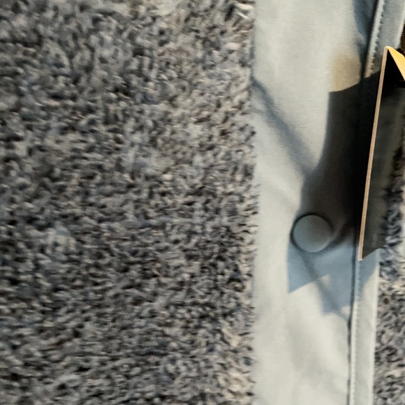 NEVERWORN. Woman’s soft blue button up vest. - Picture 8 of 11